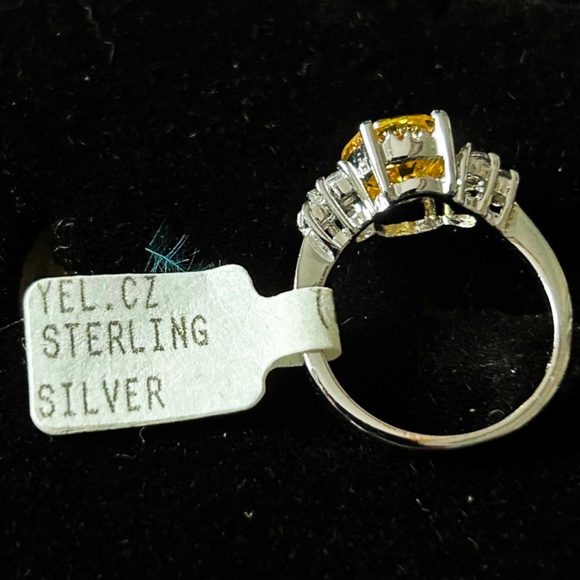 OVAL CZ WITH SIDESTONES RING, STERLING SILVER, LADIES SZ 6, YELLOW, FACETED, - Picture 3 of 4
